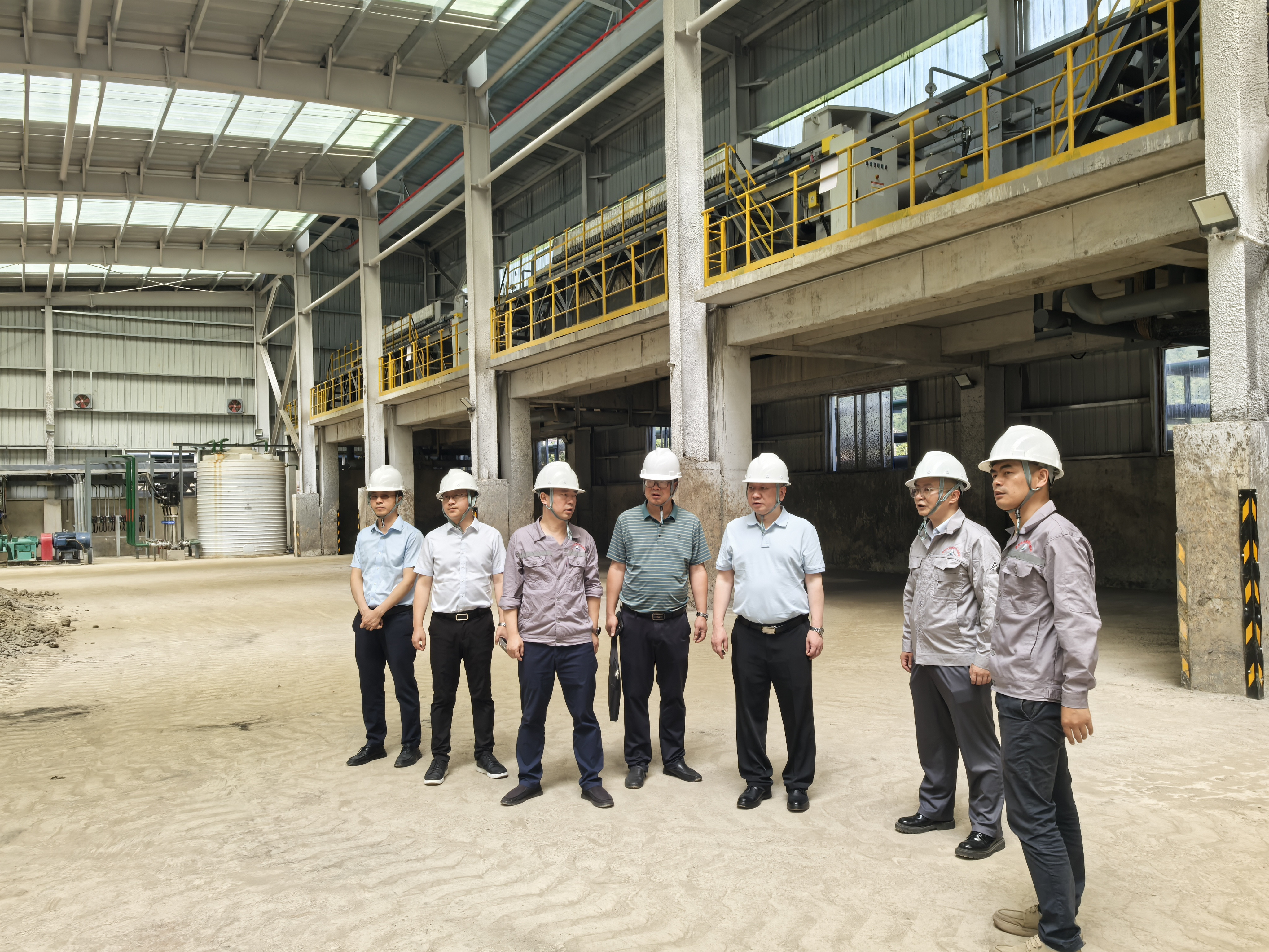 毛勇到铝业集团矿物加工中试基地调研指导工作