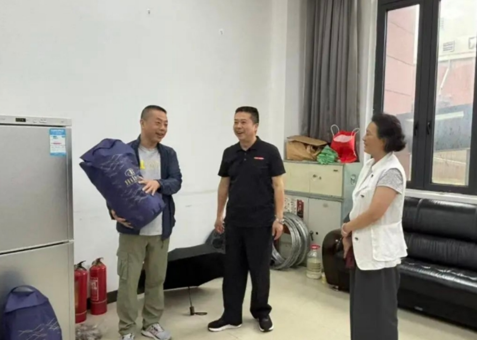 劳动最光荣，清凉沁人心！——工会“夏送清凉”活动速递